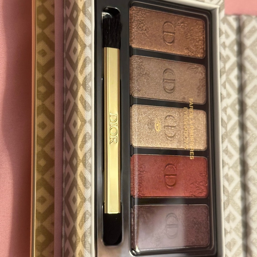 Dior Limited Edition Holiday 2024 Eyeshadow Palette Luxurious Shades - Picture 2 of 9